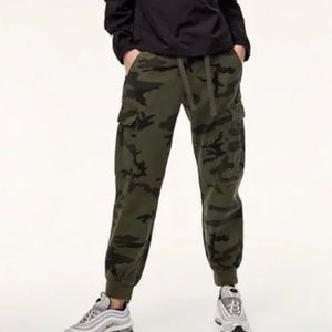 ARITZIA TNA Twin Falls Camo Cargo Jogger in Army Green